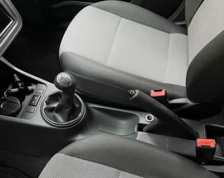 Белый Шкода Фабия, объемом двигателя 1.2 л и пробегом 240 тыс. км за 5000 $, фото 11 на Automoto.ua