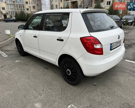 Белый Шкода Фабия, объемом двигателя 1.39 л и пробегом 330 тыс. км за 3999 $, фото 4 на Automoto.ua