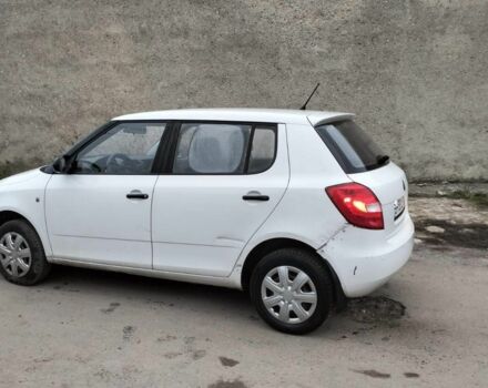 Белый Шкода Фабия, объемом двигателя 1.2 л и пробегом 200 тыс. км за 3750 $, фото 4 на Automoto.ua