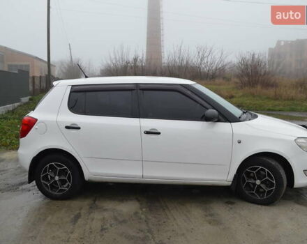 Белый Шкода Фабия, объемом двигателя 1.39 л и пробегом 188 тыс. км за 4999 $, фото 2 на Automoto.ua
