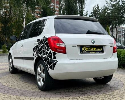 Белый Шкода Фабия, объемом двигателя 1.2 л и пробегом 102 тыс. км за 5500 $, фото 4 на Automoto.ua