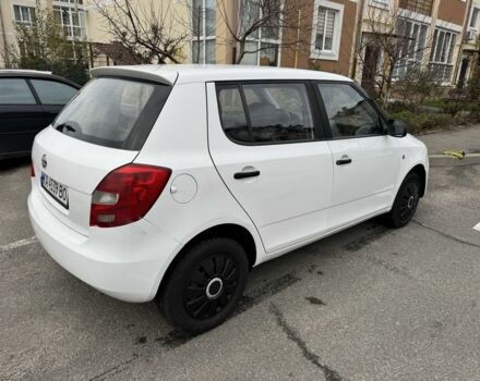 Белый Шкода Фабия, объемом двигателя 1.4 л и пробегом 330 тыс. км за 4000 $, фото 5 на Automoto.ua