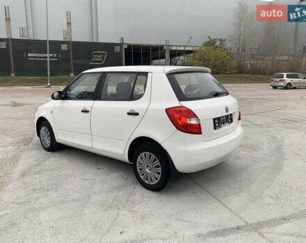 Белый Шкода Фабия, объемом двигателя 1.39 л и пробегом 230 тыс. км за 3698 $, фото 29 на Automoto.ua