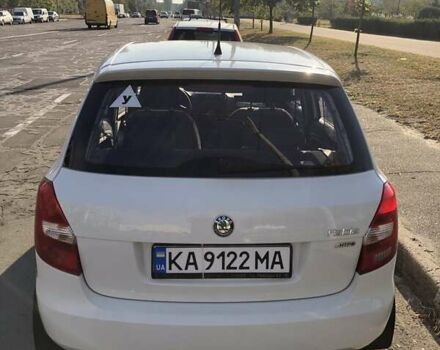 Белый Шкода Фабия, объемом двигателя 1.2 л и пробегом 25 тыс. км за 6200 $, фото 2 на Automoto.ua