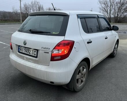 Белый Шкода Фабия, объемом двигателя 1.2 л и пробегом 175 тыс. км за 4300 $, фото 5 на Automoto.ua