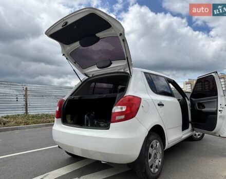 Шкода Фабия 2011 в Виннице на Automoto.ua Белый Шкода Фабия, объемом двигателя 1.2 л и пробегом 230 тыс. км за 4800 $, фото 5 на Automoto.ua