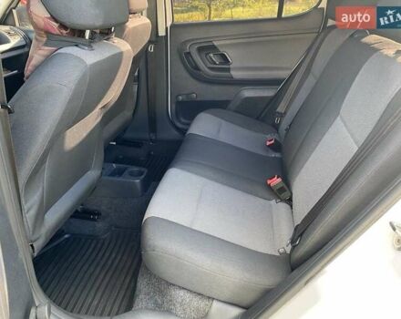 Белый Шкода Фабия, объемом двигателя 1.2 л и пробегом 112 тыс. км за 6400 $, фото 6 на Automoto.ua