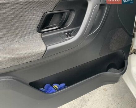 Белый Шкода Фабия, объемом двигателя 1.39 л и пробегом 230 тыс. км за 3698 $, фото 51 на Automoto.ua