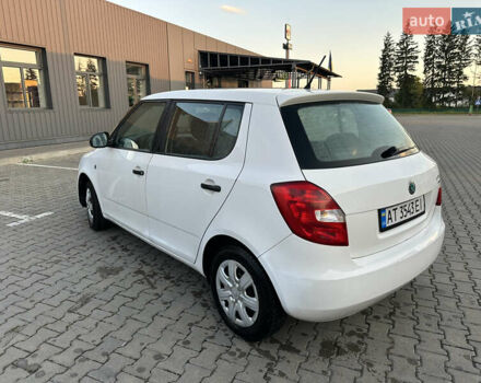 Белый Шкода Фабия, объемом двигателя 1.4 л и пробегом 190 тыс. км за 3999 $, фото 4 на Automoto.ua