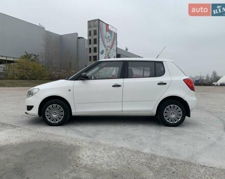 Белый Шкода Фабия, объемом двигателя 1.39 л и пробегом 230 тыс. км за 3698 $, фото 9 на Automoto.ua