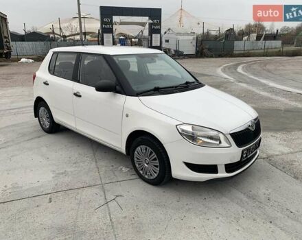 Белый Шкода Фабия, объемом двигателя 1.39 л и пробегом 230 тыс. км за 3698 $, фото 23 на Automoto.ua