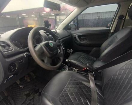 Белый Шкода Фабия, объемом двигателя 1.4 л и пробегом 359 тыс. км за 5600 $, фото 4 на Automoto.ua