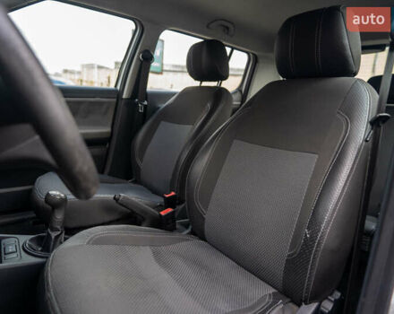 Білий Шкода Фабія, об'ємом двигуна 1.39 л та пробігом 286 тис. км за 4500 $, фото 15 на Automoto.ua