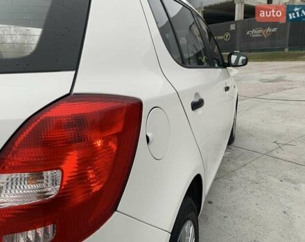 Белый Шкода Фабия, объемом двигателя 1.39 л и пробегом 230 тыс. км за 3698 $, фото 19 на Automoto.ua