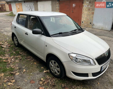 Белый Шкода Фабия, объемом двигателя 1.2 л и пробегом 240 тыс. км за 5000 $, фото 5 на Automoto.ua