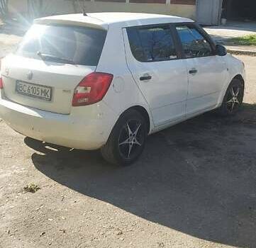 Шкода Фабия 2011 в Львове на Automoto.ua Белый Шкода Фабия, объемом двигателя 1.6 л и пробегом 363 тыс. км за 3800 $, фото 10 на Automoto.ua