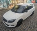 Белый Шкода Фабия, объемом двигателя 1.4 л и пробегом 155 тыс. км за 7950 $, фото 12 на Automoto.ua