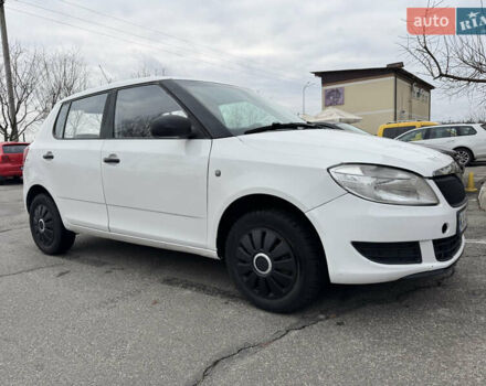 Белый Шкода Фабия, объемом двигателя 1.39 л и пробегом 330 тыс. км за 3999 $, фото 8 на Automoto.ua