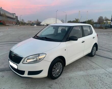 Белый Шкода Фабия, объемом двигателя 1.4 л и пробегом 229 тыс. км за 3799 $, фото 1 на Automoto.ua