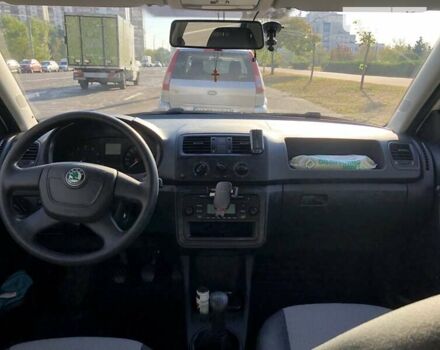 Белый Шкода Фабия, объемом двигателя 1.2 л и пробегом 25 тыс. км за 6200 $, фото 7 на Automoto.ua