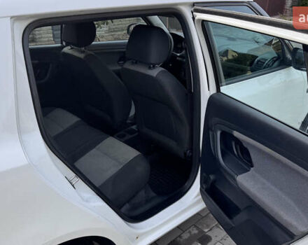 Белый Шкода Фабия, объемом двигателя 1.6 л и пробегом 260 тыс. км за 5150 $, фото 5 на Automoto.ua