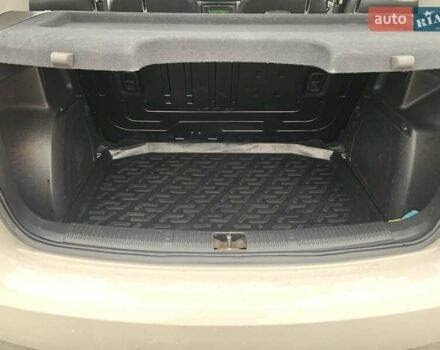 Белый Шкода Фабия, объемом двигателя 1.39 л и пробегом 230 тыс. км за 3698 $, фото 56 на Automoto.ua