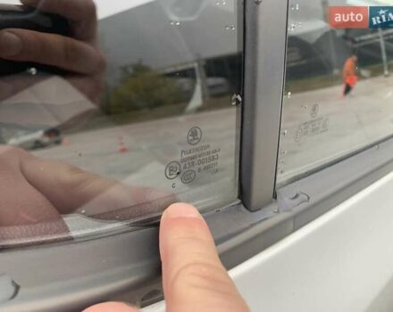 Белый Шкода Фабия, объемом двигателя 1.39 л и пробегом 230 тыс. км за 3698 $, фото 48 на Automoto.ua