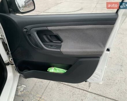 Белый Шкода Фабия, объемом двигателя 1.39 л и пробегом 230 тыс. км за 3698 $, фото 52 на Automoto.ua