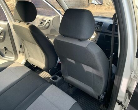 Белый Шкода Фабия, объемом двигателя 1.4 л и пробегом 229 тыс. км за 3799 $, фото 18 на Automoto.ua