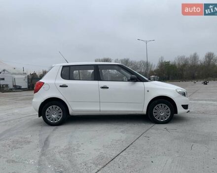 Белый Шкода Фабия, объемом двигателя 1.39 л и пробегом 230 тыс. км за 3698 $, фото 62 на Automoto.ua