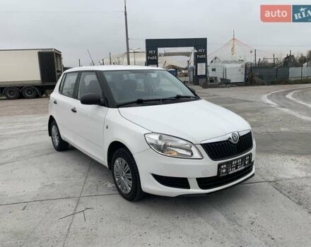 Белый Шкода Фабия, объемом двигателя 1.39 л и пробегом 230 тыс. км за 3698 $, фото 6 на Automoto.ua