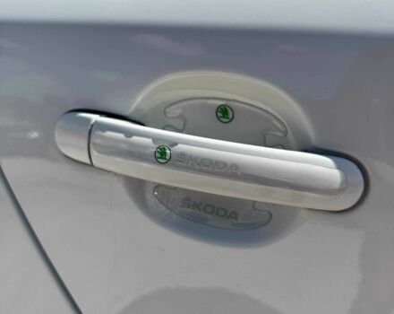 Белый Шкода Фабия, объемом двигателя 1.4 л и пробегом 190 тыс. км за 4950 $, фото 6 на Automoto.ua