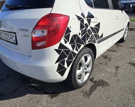 Белый Шкода Фабия, объемом двигателя 1.2 л и пробегом 102 тыс. км за 4700 $, фото 5 на Automoto.ua