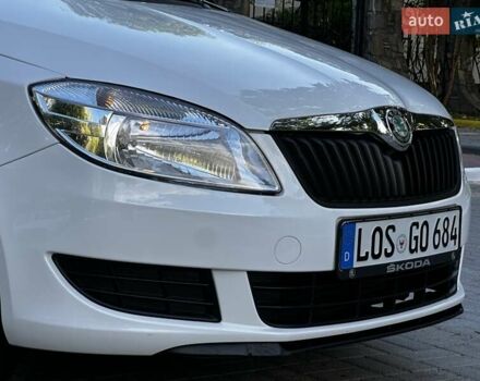 Белый Шкода Фабия, объемом двигателя 1.6 л и пробегом 207 тыс. км за 5590 $, фото 5 на Automoto.ua