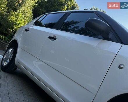 Белый Шкода Фабия, объемом двигателя 1.6 л и пробегом 207 тыс. км за 5590 $, фото 6 на Automoto.ua