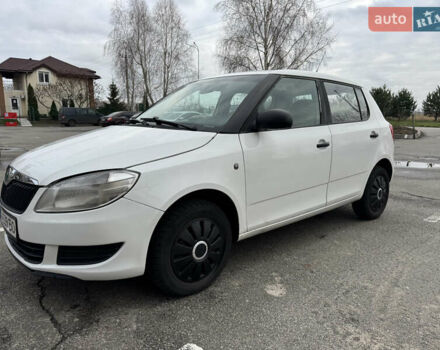 Белый Шкода Фабия, объемом двигателя 1.39 л и пробегом 330 тыс. км за 3999 $, фото 2 на Automoto.ua