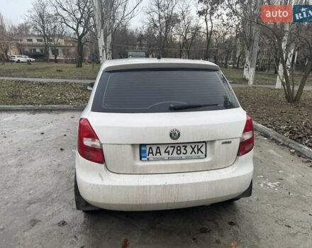 Шкода Фабия 2011 в Краматорске на Automoto.ua Белый Шкода Фабия, объемом двигателя 1.39 л и пробегом 221 тыс. км за 4800 $, фото 2 на Automoto.ua