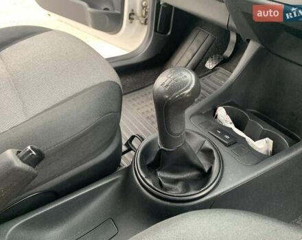 Белый Шкода Фабия, объемом двигателя 1.39 л и пробегом 230 тыс. км за 3698 $, фото 41 на Automoto.ua