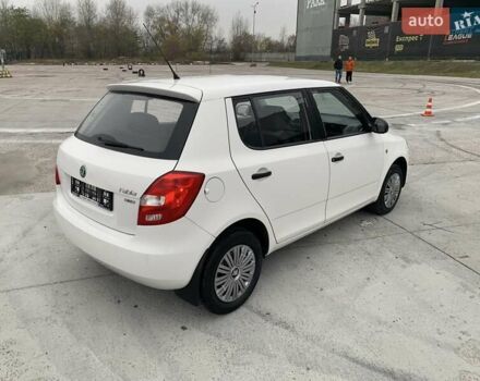 Белый Шкода Фабия, объемом двигателя 1.39 л и пробегом 230 тыс. км за 3698 $, фото 5 на Automoto.ua