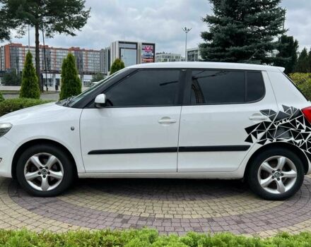 Белый Шкода Фабия, объемом двигателя 1.2 л и пробегом 102 тыс. км за 5500 $, фото 3 на Automoto.ua