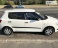 Белый Шкода Фабия, объемом двигателя 1.2 л и пробегом 25 тыс. км за 6200 $, фото 1 на Automoto.ua