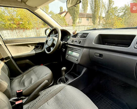 Шкода Фабия 2011 в Киеве на Automoto.ua Белый Шкода Фабия, объемом двигателя 1.2 л и пробегом 235 тыс. км за 4600 $, фото 3 на Automoto.ua