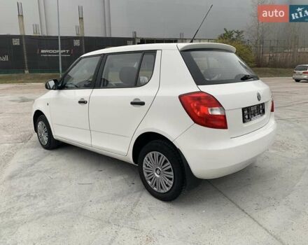 Белый Шкода Фабия, объемом двигателя 1.39 л и пробегом 230 тыс. км за 3698 $, фото 11 на Automoto.ua
