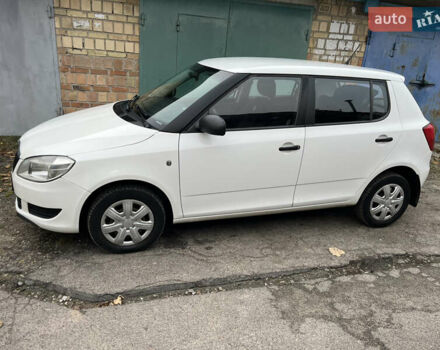 Белый Шкода Фабия, объемом двигателя 1.2 л и пробегом 240 тыс. км за 5000 $, фото 12 на Automoto.ua