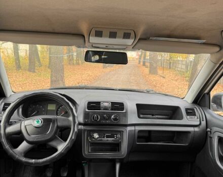 Белый Шкода Фабия, объемом двигателя 1.4 л и пробегом 283 тыс. км за 4700 $, фото 8 на Automoto.ua