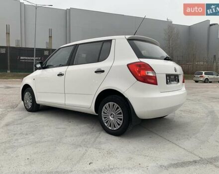 Белый Шкода Фабия, объемом двигателя 1.39 л и пробегом 230 тыс. км за 3698 $, фото 27 на Automoto.ua