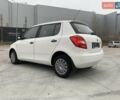 Белый Шкода Фабия, объемом двигателя 1.39 л и пробегом 230 тыс. км за 3698 $, фото 27 на Automoto.ua