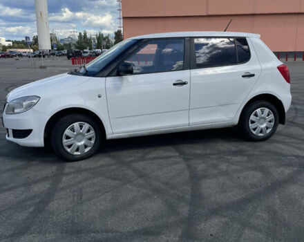 Белый Шкода Фабия, объемом двигателя 1.39 л и пробегом 242 тыс. км за 3850 $, фото 4 на Automoto.ua