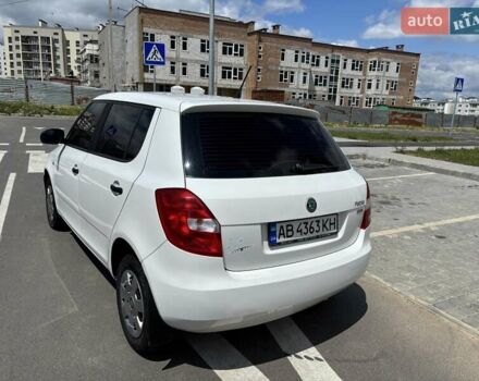 Шкода Фабия 2011 в Виннице на Automoto.ua Белый Шкода Фабия, объемом двигателя 1.2 л и пробегом 230 тыс. км за 4800 $, фото 2 на Automoto.ua