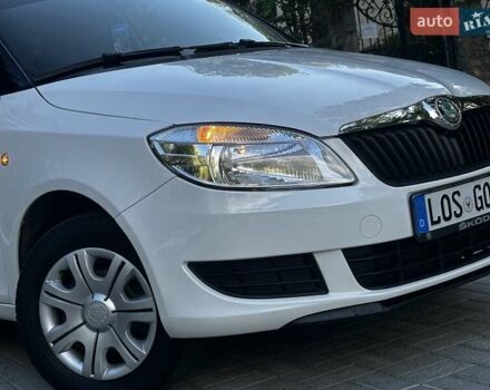 Белый Шкода Фабия, объемом двигателя 1.6 л и пробегом 207 тыс. км за 5590 $, фото 4 на Automoto.ua